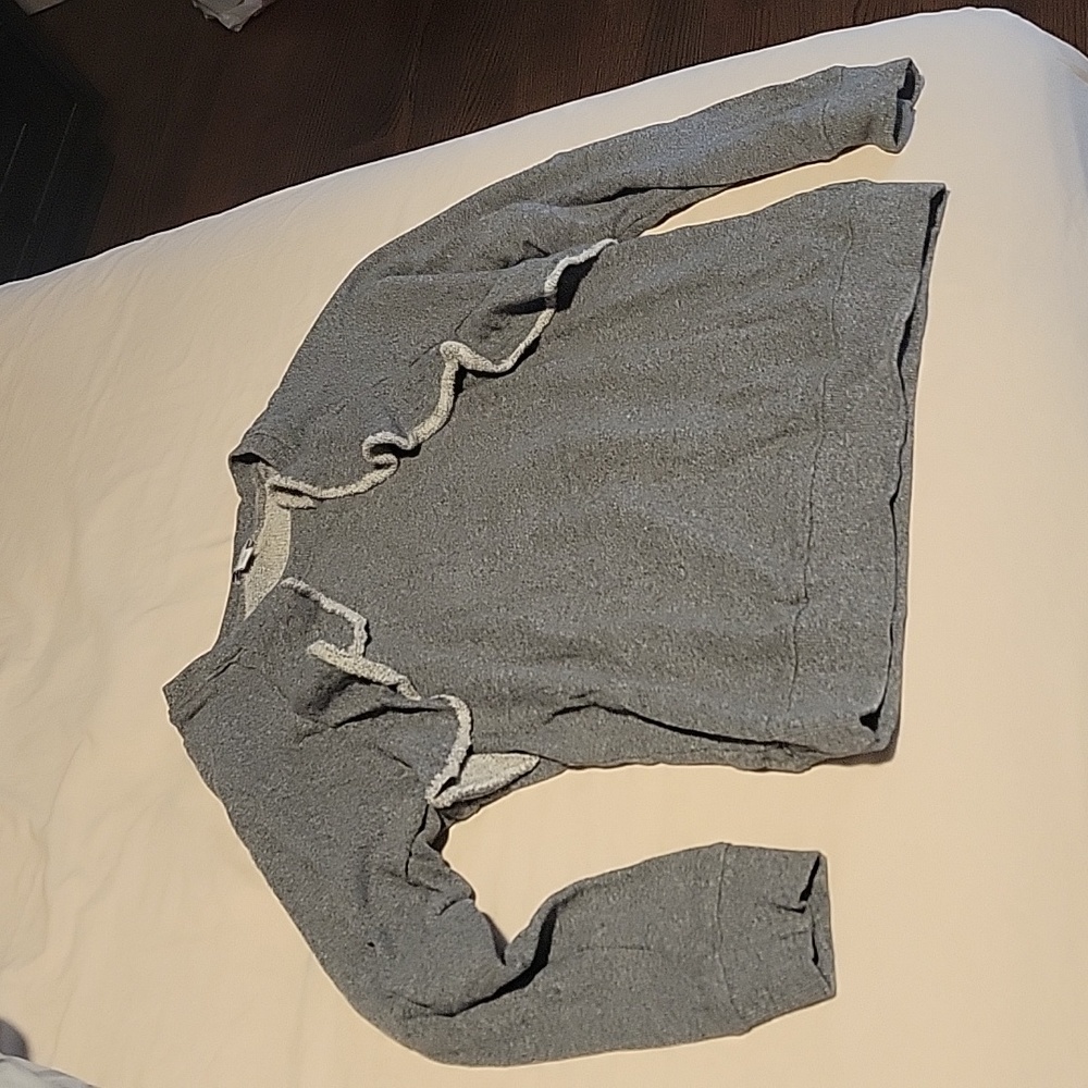 Splendid women's soft, gray ruffle sweatshirt
